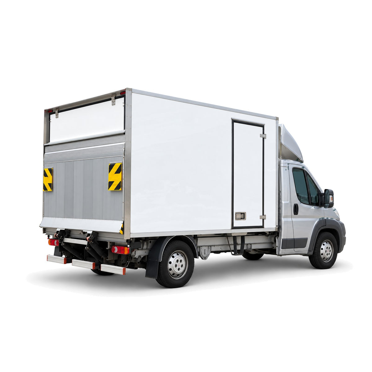 Fiat Ducato CargoLift Kastenwagen mit Hebebühne mieten in Muttenz bei Basel – Heckansicht mit Ladebordwand